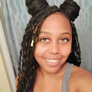 Meet your Posher, Dahlia